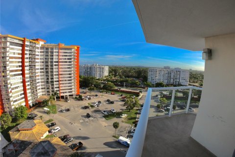 Condo in Miami, Florida, 2 bedrooms  № 1095805 - photo 2