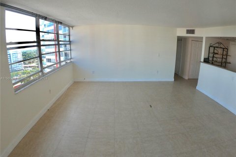 Condo in Miami, Florida, 2 bedrooms  № 1095805 - photo 6