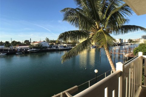 Copropriété à vendre à Miami Beach, Floride: 2 chambres, 76.64 m2 № 1096058 - photo 1