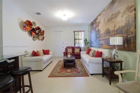 House in Miami, Florida 4 bedrooms, 234.49 sq.m. № 1431245 - photo 3