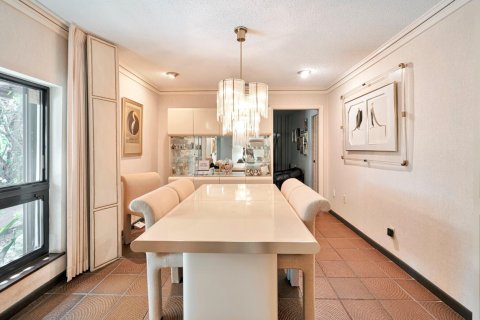 House in Miami, Florida 5 bedrooms, 278.43 sq.m. № 1217370 - photo 16