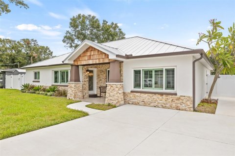 House in Tampa, Florida 4 bedrooms, 241.55 sq.m. № 1406881 - photo 5