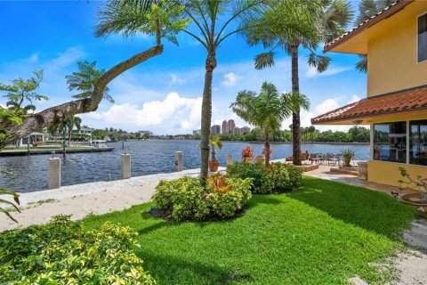 Villa ou maison à vendre à Fort Lauderdale, Floride: 3 chambres, 492.2 m2 № 527287 - photo 10
