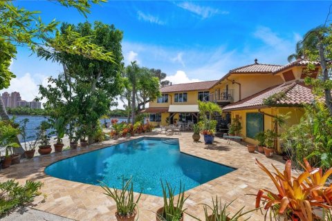Villa ou maison à vendre à Fort Lauderdale, Floride: 3 chambres, 492.2 m2 № 527287 - photo 16