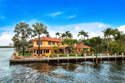 Casa en venta en Fort Lauderdale, Florida, 3 dormitorios, 492.2 m2 № 527287 - foto 1