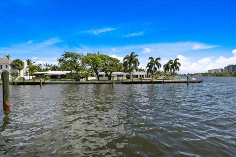 Villa ou maison à vendre à Fort Lauderdale, Floride: 3 chambres, 492.2 m2 № 527287 - photo 18