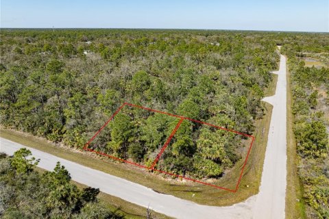 Terreno en venta en Port Charlotte, Florida № 1112880 - foto 1