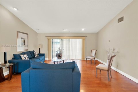 Villa ou maison à vendre à Coral Springs, Floride: 4 chambres, 245.63 m2 № 1234259 - photo 13