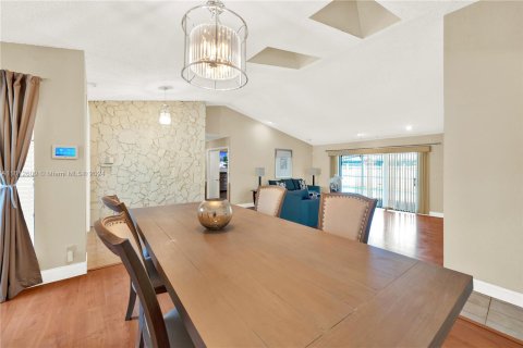 Villa ou maison à vendre à Coral Springs, Floride: 4 chambres, 245.63 m2 № 1234259 - photo 18