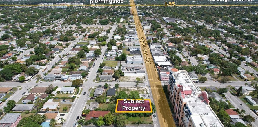 Commercial property in Miami, Florida № 1078776