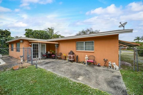 House in Fort Lauderdale, Florida 4 bedrooms, 204.57 sq.m. № 890879 - photo 29