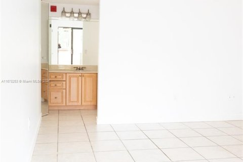 Condo in Miami, Florida, 3 bedrooms  № 1404709 - photo 22