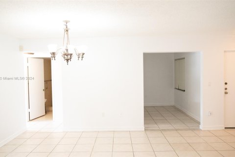 Condo in Miami, Florida, 3 bedrooms  № 1404709 - photo 11