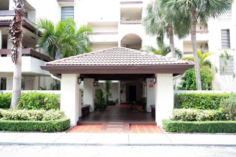 Condo in Miami, Florida, 3 bedrooms  № 1404709 - photo 3