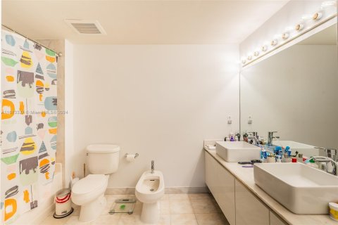 Condo in Miami, Florida, 2 bedrooms  № 1404660 - photo 16