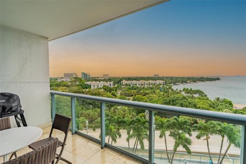 Condo in Miami, Florida, 2 bedrooms  № 1404660 - photo 1