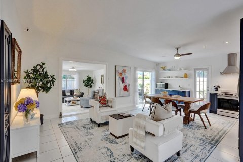 Villa ou maison à vendre à Wilton Manors, Floride: 3 chambres, 143.81 m2 № 853883 - photo 5