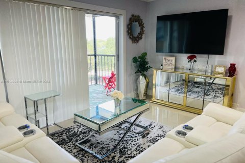 Condominio en venta en Lauderhill, Florida, 2 dormitorios, 104.98 m2 № 947785 - foto 1
