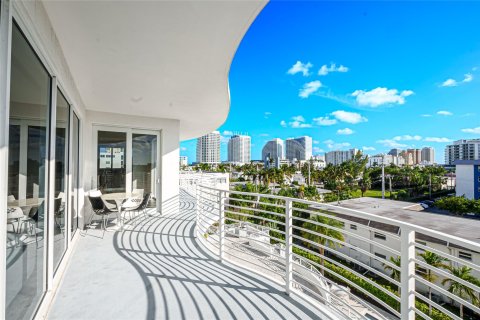 Condo in Fort Lauderdale, Florida, 3 bedrooms  № 987381 - photo 19