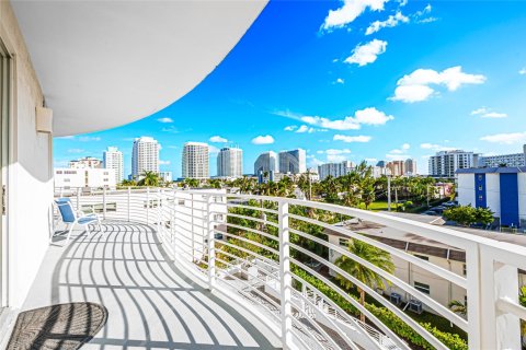 Condo in Fort Lauderdale, Florida, 3 bedrooms  № 987381 - photo 16