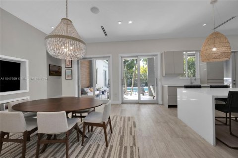 Casa en venta en Biscayne Park, Florida, 5 dormitorios, 232.44 m2 № 1092505 - foto 15