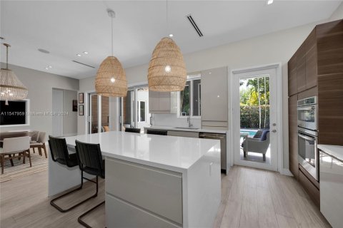 Casa en venta en Biscayne Park, Florida, 5 dormitorios, 232.44 m2 № 1092505 - foto 10