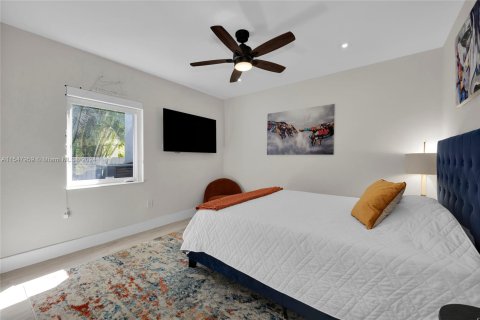 Casa en venta en Biscayne Park, Florida, 5 dormitorios, 232.44 m2 № 1092505 - foto 27