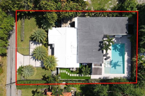Villa ou maison à vendre à Biscayne Park, Floride: 5 chambres, 232.44 m2 № 1092505 - photo 1