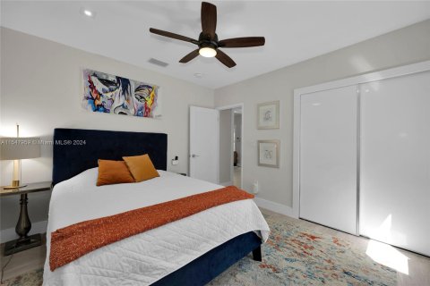Casa en venta en Biscayne Park, Florida, 5 dormitorios, 232.44 m2 № 1092505 - foto 28