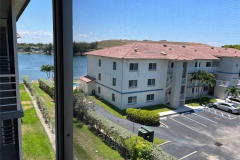 Copropriété à vendre à Deerfield Beach, Floride: 2 chambres, 97.55 m2 № 1207287 - photo 8