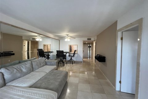 Condo in Deerfield Beach, Florida, 2 bedrooms  № 1207287 - photo 9