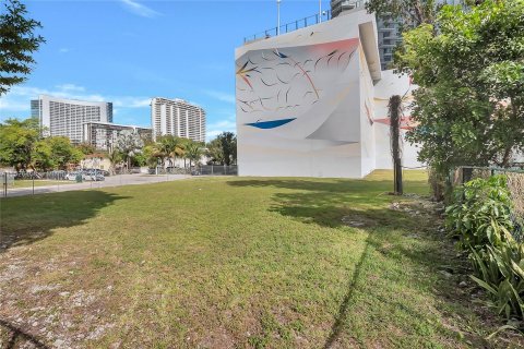 Commercial property in Miami, Florida № 986743 - photo 5