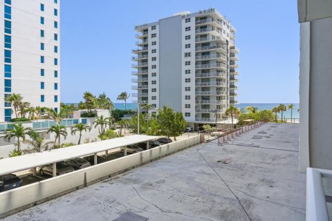 Copropriété à vendre à Pompano Beach, Floride: 2 chambres, 130.06 m2 № 1136457 - photo 12