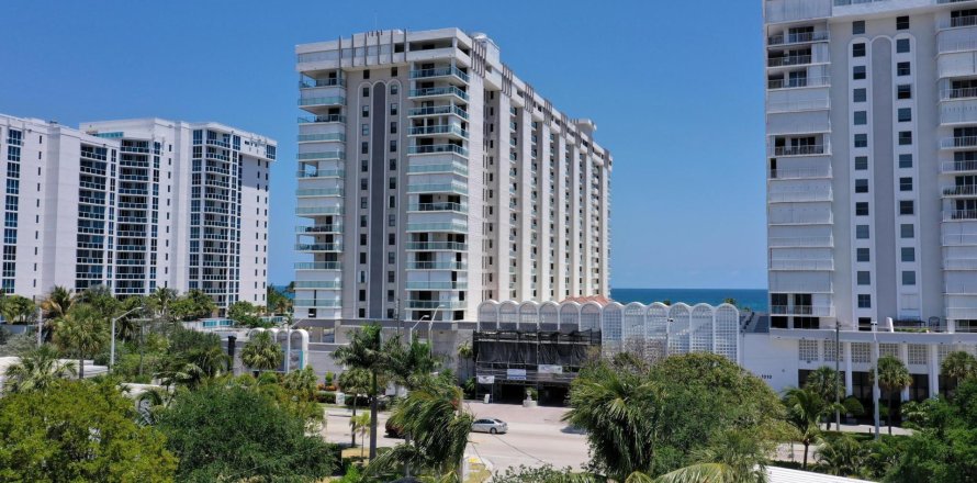 Condominio en Pompano Beach, Florida, 2 dormitorios  № 1136457