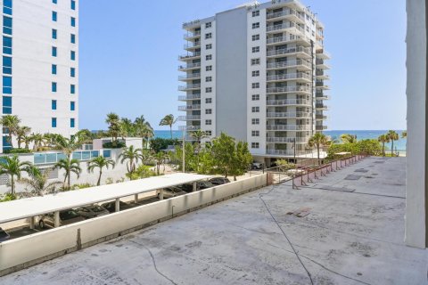 Copropriété à vendre à Pompano Beach, Floride: 2 chambres, 130.06 m2 № 1136457 - photo 13