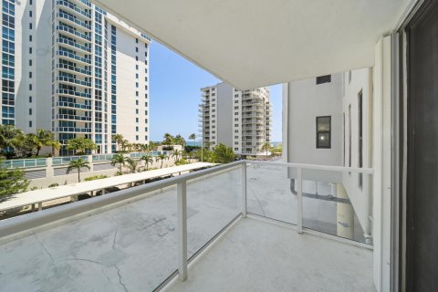 Copropriété à vendre à Pompano Beach, Floride: 2 chambres, 130.06 m2 № 1136457 - photo 14