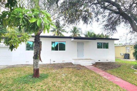 Villa ou maison à vendre à Miami Gardens, Floride: 3 chambres, 121.24 m2 № 924873 - photo 1