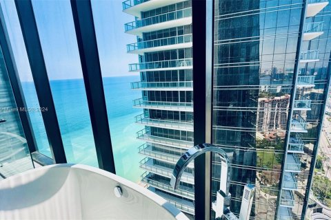 Condominio en venta en Sunny Isles Beach, Florida, 2 dormitorios, 189.71 m2 № 1135210 - foto 24