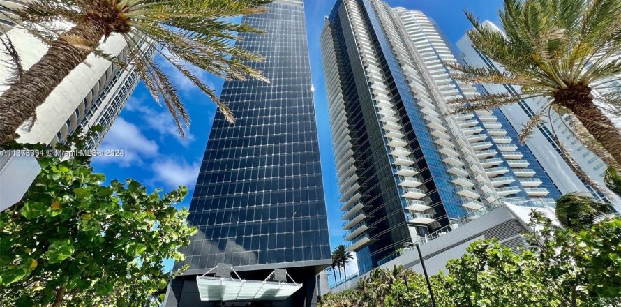 Condominio en Sunny Isles Beach, Florida, 2 dormitorios  № 1135210