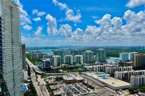 Condominio en venta en Sunny Isles Beach, Florida, 2 dormitorios, 189.71 m2 № 1135210 - foto 5