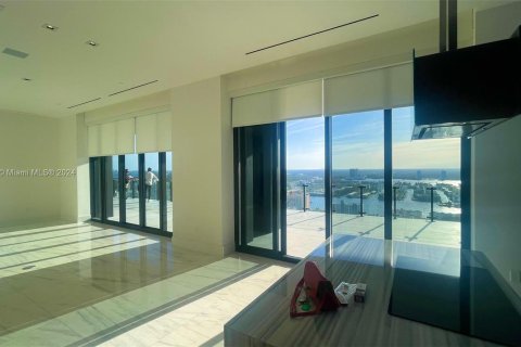 Condominio en venta en Sunny Isles Beach, Florida, 2 dormitorios, 189.71 m2 № 1135210 - foto 13