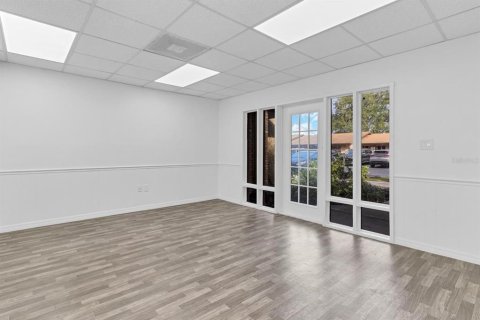 Immobilier commercial à louer à Kissimmee, Floride: 214.79 m2 № 1340820 - photo 10