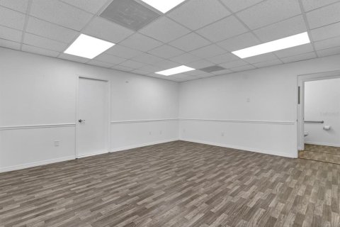 Immobilier commercial à louer à Kissimmee, Floride: 214.79 m2 № 1340820 - photo 2