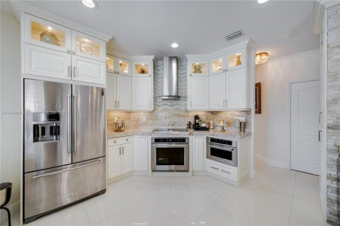 Casa en venta en Miami, Florida, 3 dormitorios, 206.89 m2 № 1332163 - foto 9