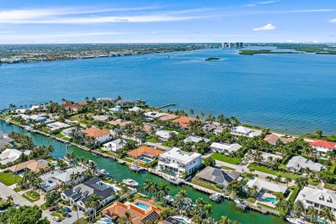 Villa ou maison à vendre à Riviera Beach, Floride: 5 chambres, 516.54 m2 № 733153 - photo 7