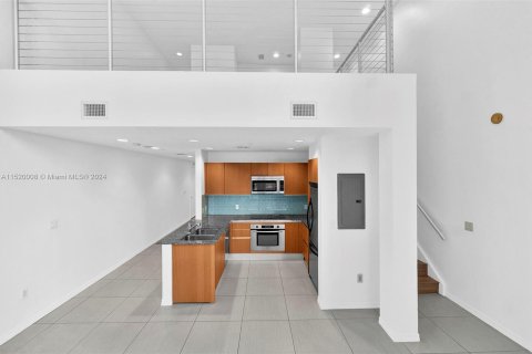 Condominio en venta en Miami, Florida, 1 dormitorio, 104.79 m2 № 965110 - foto 1