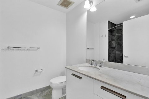 Condominio en venta en Miami, Florida, 1 dormitorio, 104.79 m2 № 965110 - foto 11