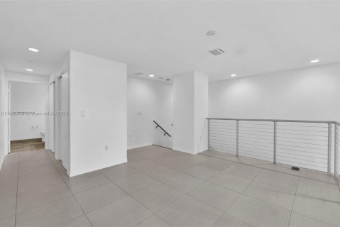 Condominio en venta en Miami, Florida, 1 dormitorio, 104.79 m2 № 965110 - foto 8