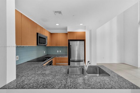 Condominio en venta en Miami, Florida, 1 dormitorio, 104.79 m2 № 965110 - foto 3