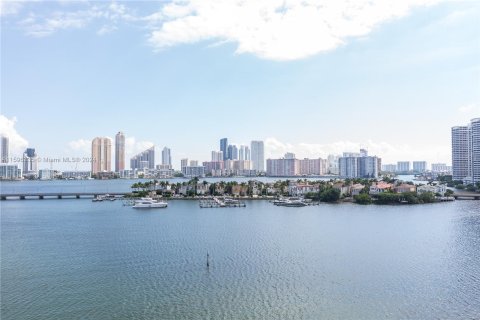 Condominio en venta en Aventura, Florida, 2 dormitorios, 277.22 m2 № 1206269 - foto 1